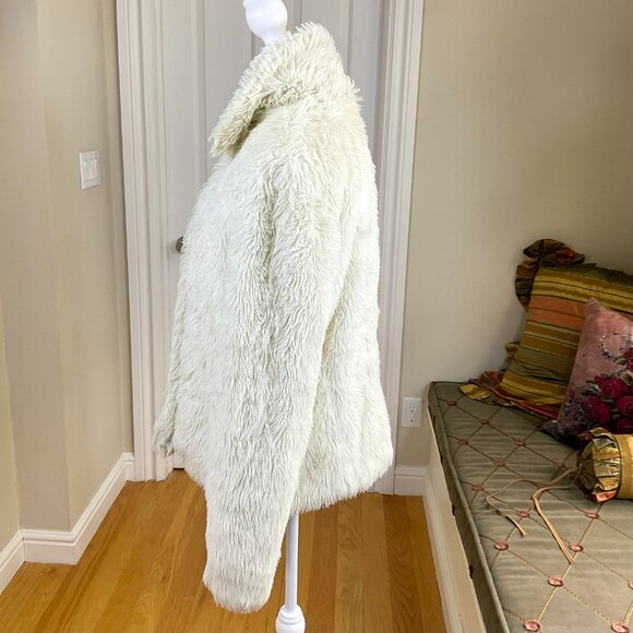 Faux Fur Jacket Fuzzy Cream Pockets & Collar Black Rivet (L) - Picture 3 of 10